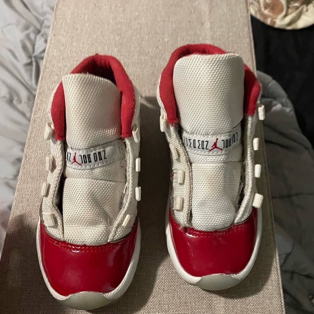 Jordan 11 - Picture 4 of 6
